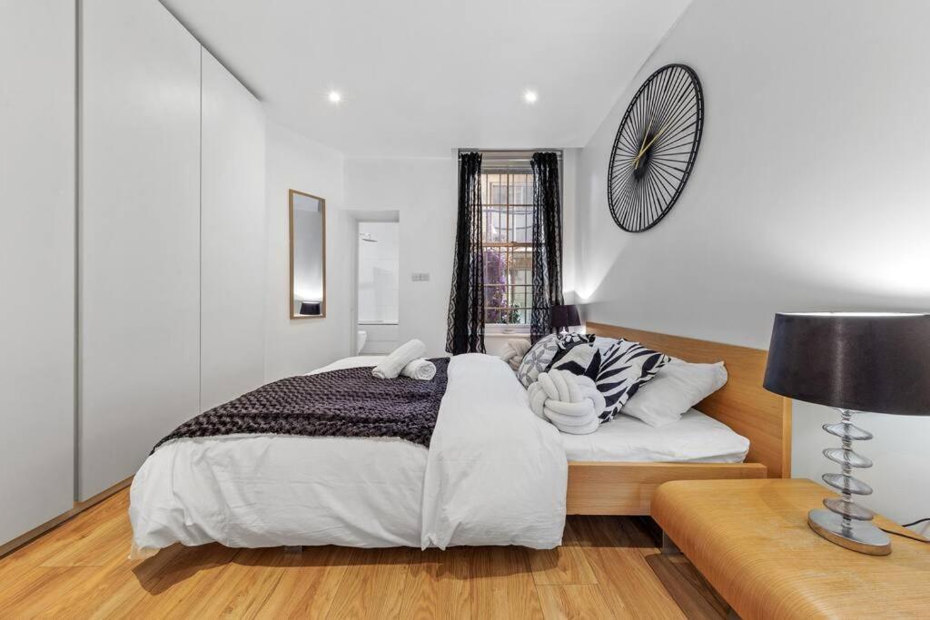 3 Bedroom Flat In Haymarket London Sleeps 14 Hy1 Exteriér fotografie