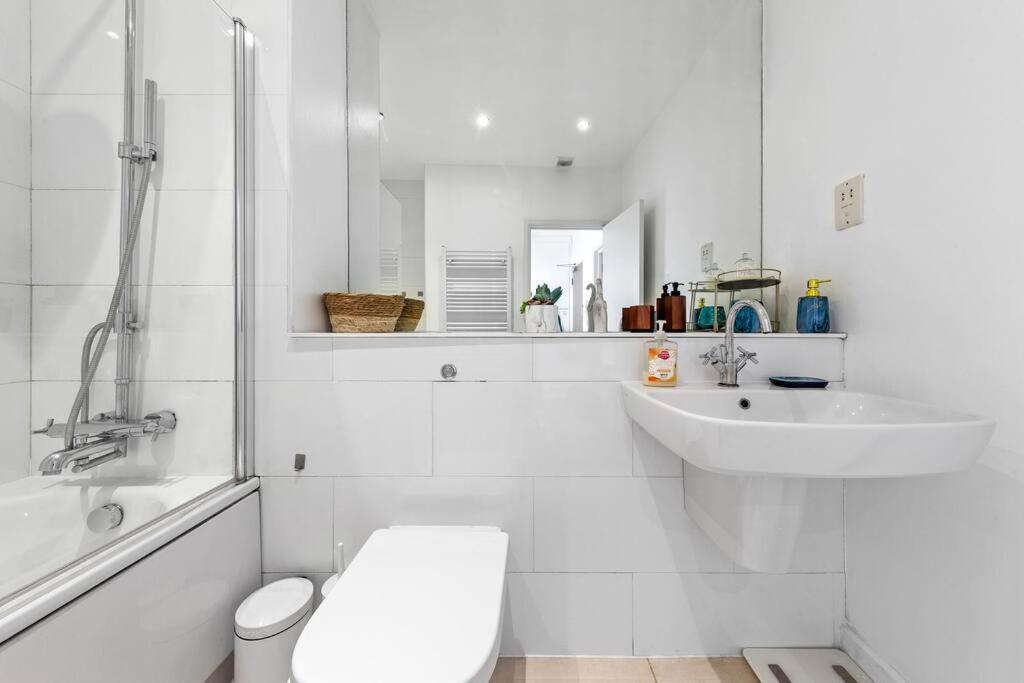 3 Bedroom Flat In Haymarket London Sleeps 14 Hy1 Exteriér fotografie