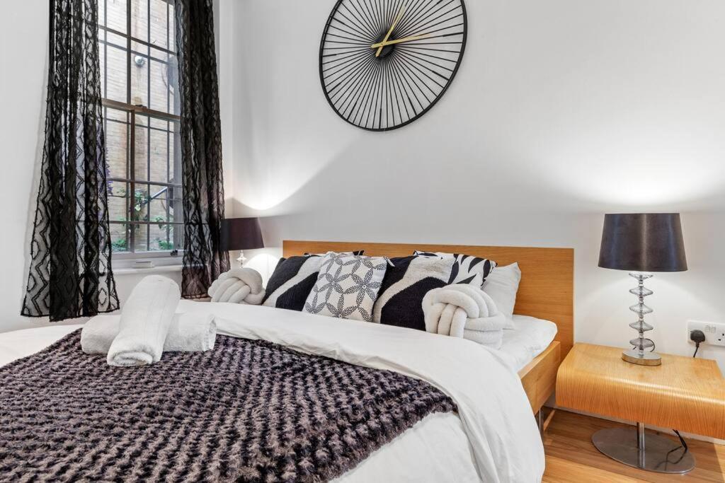 3 Bedroom Flat In Haymarket London Sleeps 14 Hy1 Exteriér fotografie