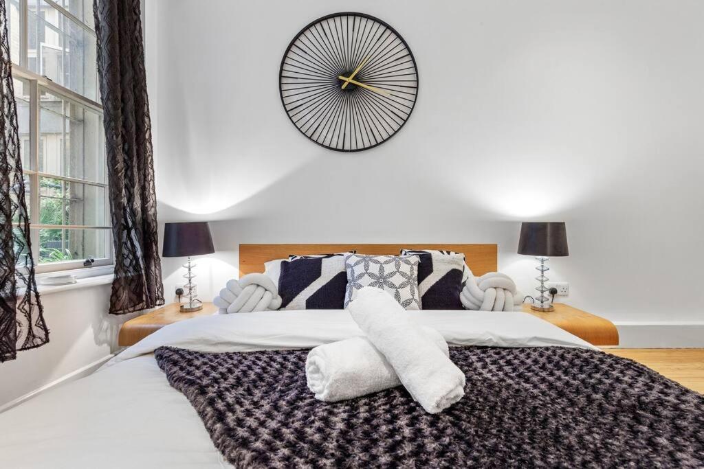 3 Bedroom Flat In Haymarket London Sleeps 14 Hy1 Exteriér fotografie